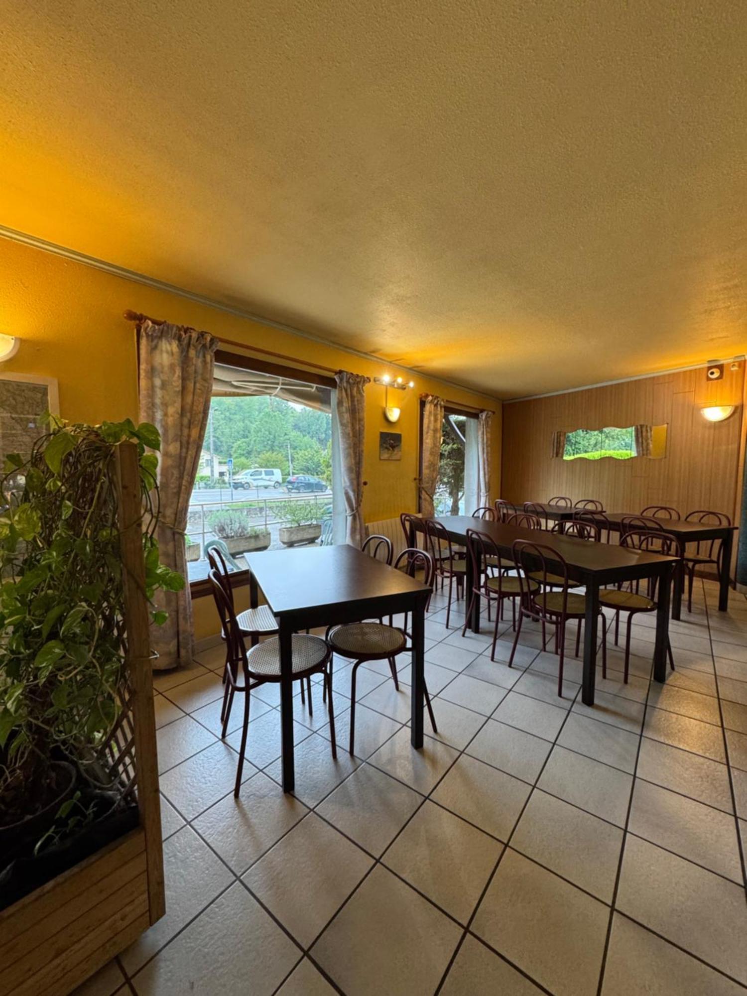 Symp'Hotel Nivolas-Vermelle Buitenkant foto