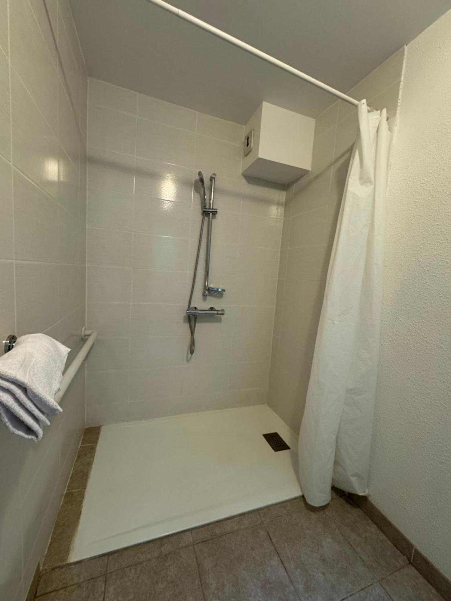 Symp'Hotel Nivolas-Vermelle Buitenkant foto